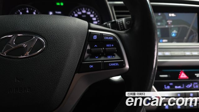 Hyundai AVANTE 2017 — photo 25