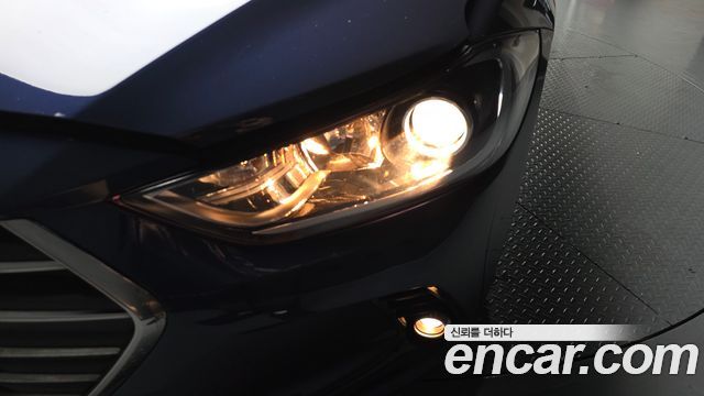 Hyundai AVANTE 2017 — photo 8