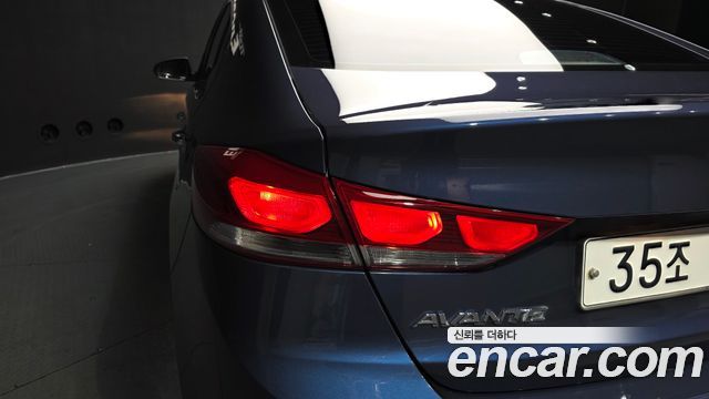 Hyundai AVANTE 2017 — photo 9