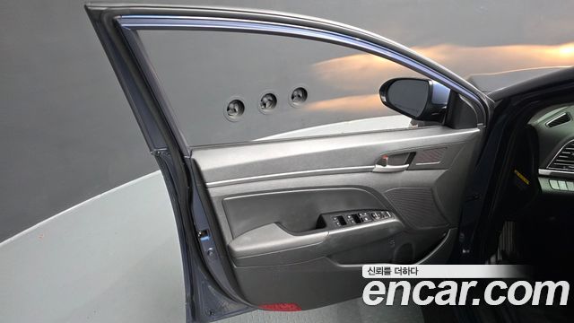 Hyundai AVANTE 2017 — photo 14