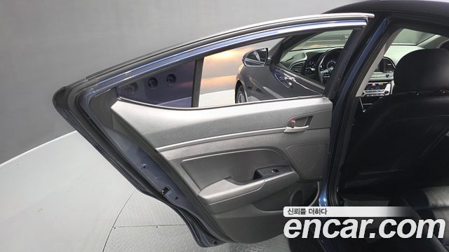 Hyundai AVANTE 2017 — photo 15