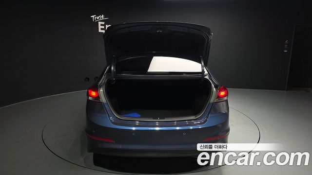 Hyundai AVANTE 2017 — photo 27