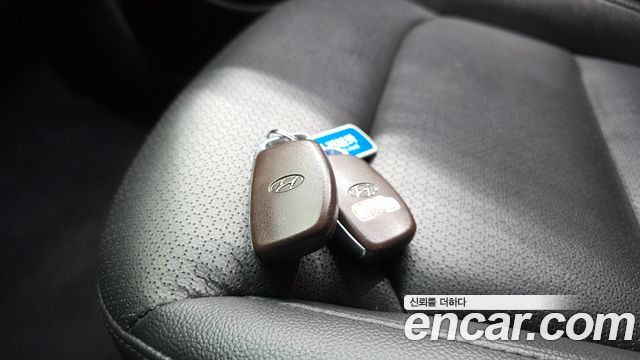 Hyundai AVANTE 2017 — photo 30