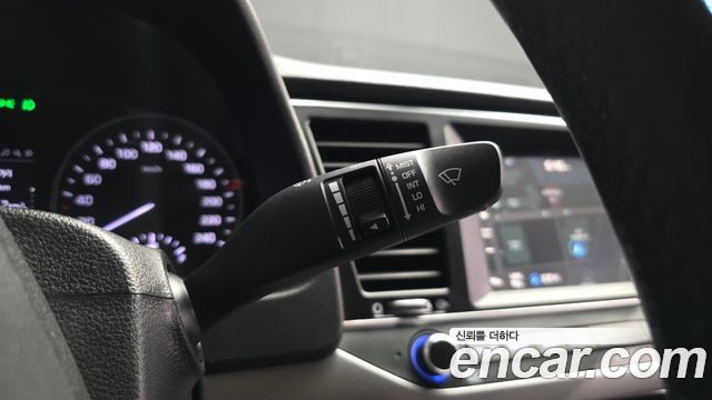 Hyundai AVANTE 2017 — photo 36
