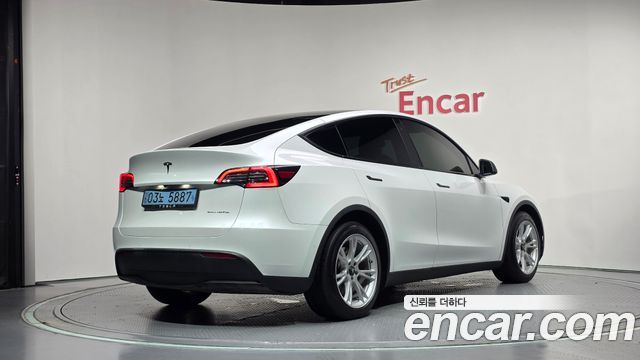 Tesla Model Y 2021 — photo 2