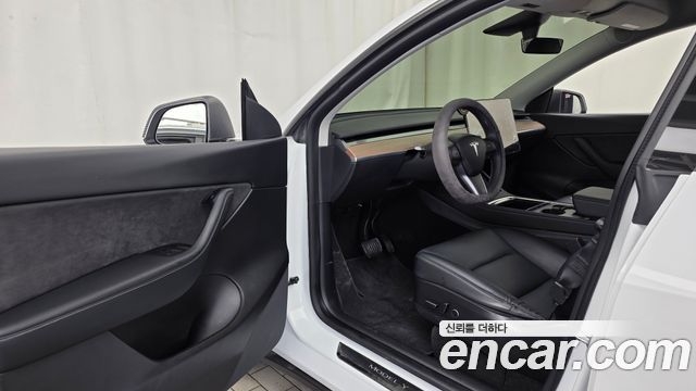 Tesla Model Y 2021 — photo 13
