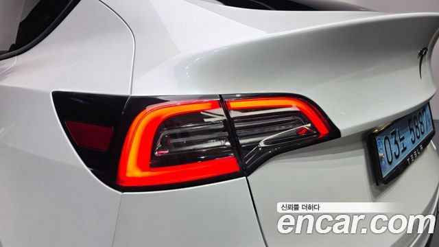 Tesla Model Y 2021 — photo 9