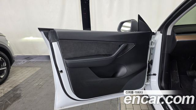Tesla Model Y 2021 — photo 14