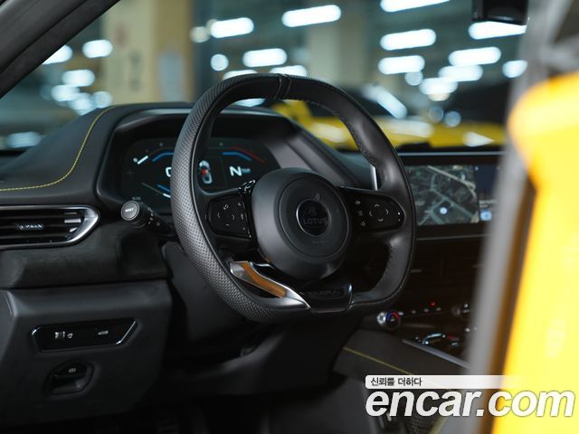 Lotus Emira 2024 — photo 16