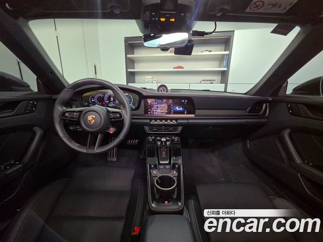 Porsche 911 2025 — photo 13