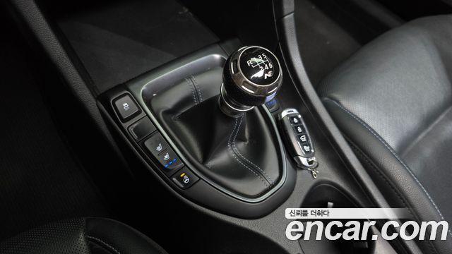 Hyundai Veloster 2019 — photo 12