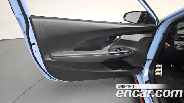 Hyundai Veloster 2019 — photo 14