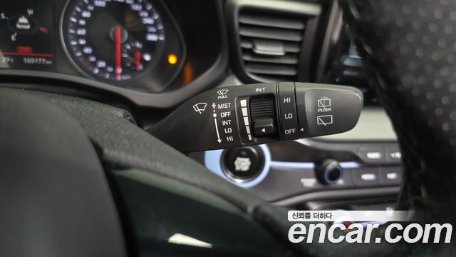 Hyundai Veloster 2019 — photo 27