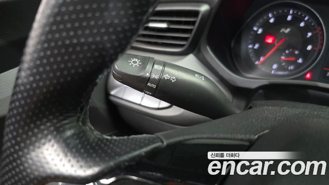 Hyundai Veloster 2019 — photo 29