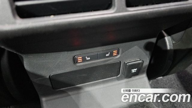 Land Rover Range Rover Velar 2018 — photo 18