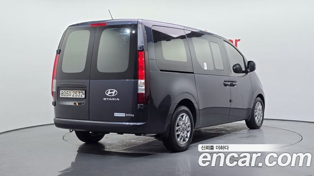 Hyundai Staria 2025 — photo 2