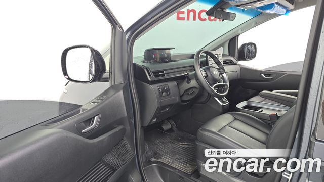 Hyundai Staria 2025 — photo 10