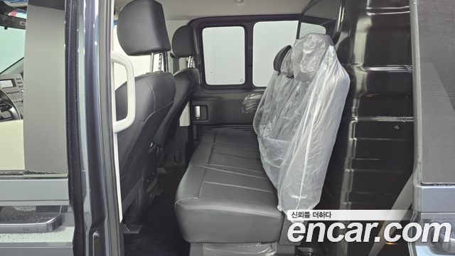 Hyundai Staria 2025 — photo 11