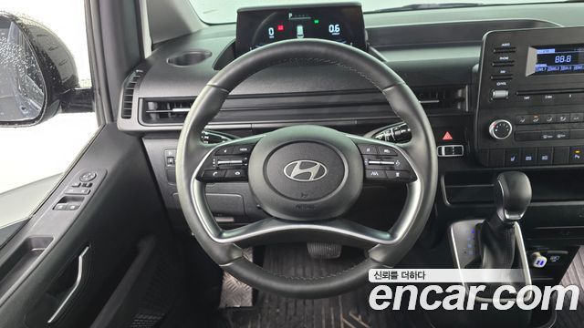 Hyundai Staria 2025 — photo 13
