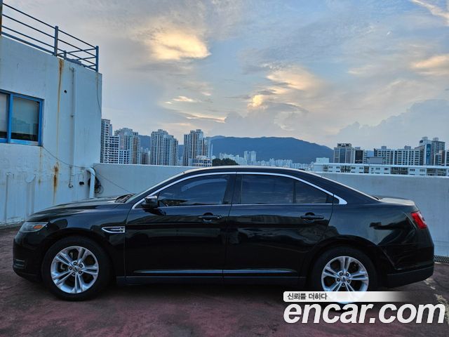 Ford Taurus 2013 — photo 3