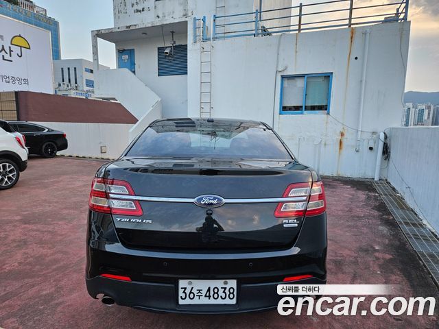 Ford Taurus 2013 — photo 4