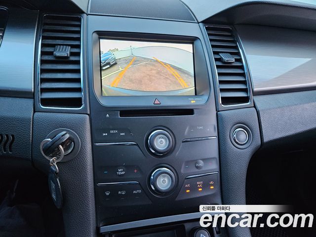 Ford Taurus 2013 — photo 17