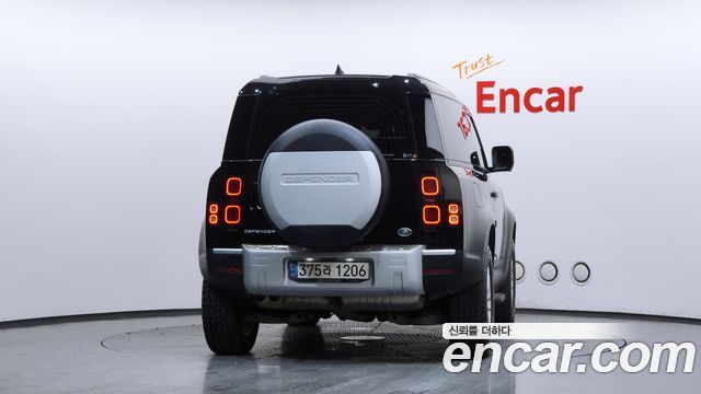 Land Rover Defender 2022 — photo 4