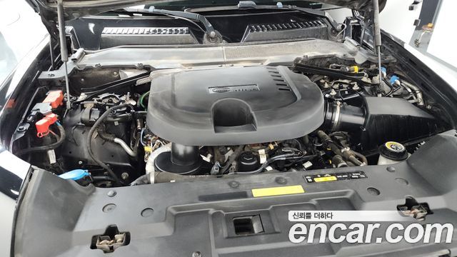 Land Rover Defender 2022 — photo 6