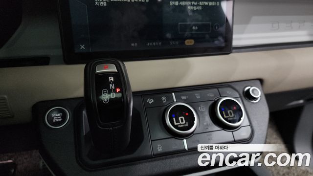 Land Rover Defender 2022 — photo 12