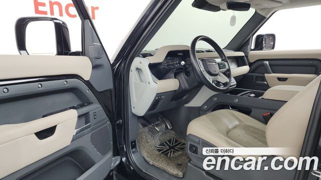 Land Rover Defender 2022 — photo 13
