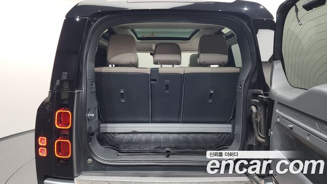 Land Rover Defender 2022 — photo 27