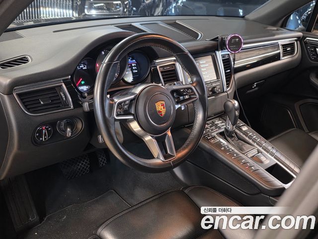 Porsche Macan 2016 — photo 9