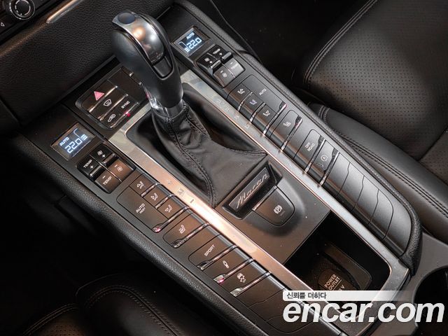 Porsche Macan 2016 — photo 12