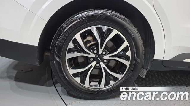 Kia Canival 2023 — photo 5