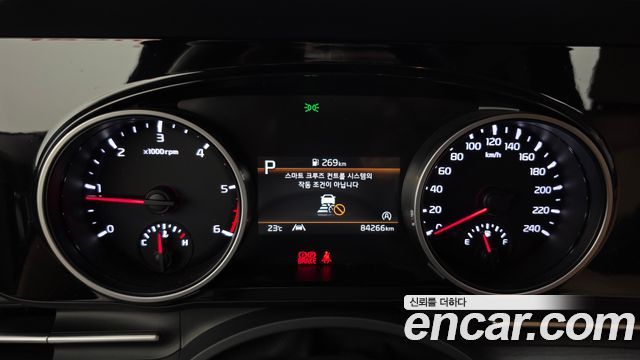 Kia Canival 2023 — photo 11