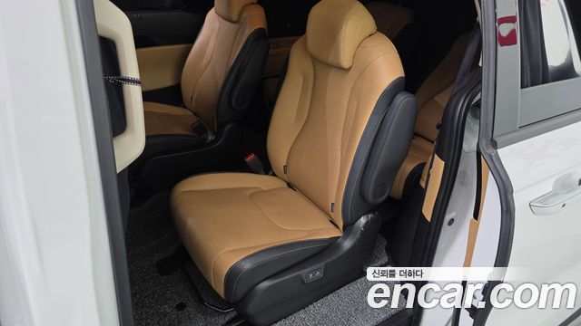 Kia Canival 2023 — photo 17