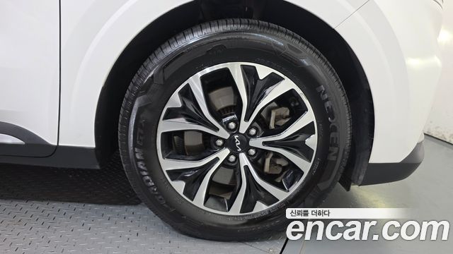 Kia Canival 2023 — photo 7