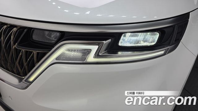 Kia Canival 2023 — photo 8
