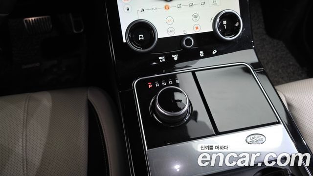 Land Rover Range Rover Velar 2018 — photo 12
