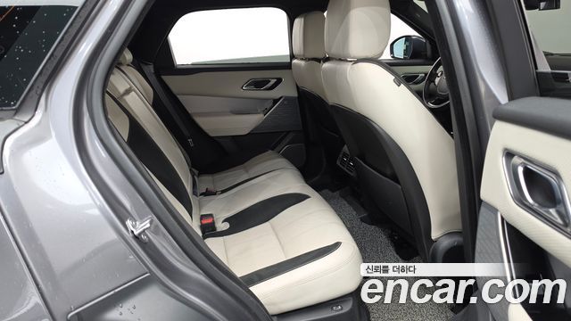 Land Rover Range Rover Velar 2018 — photo 17
