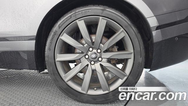Land Rover Range Rover Velar 2018 — photo 7