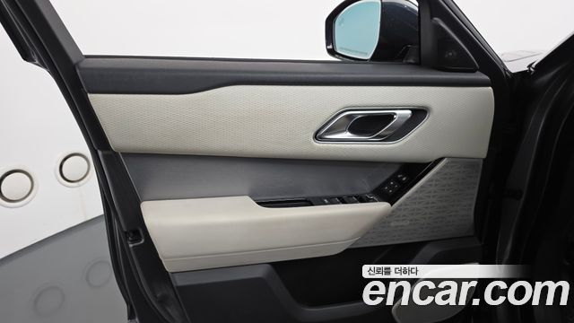 Land Rover Range Rover Velar 2018 — photo 14