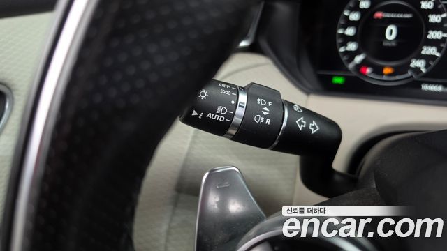 Land Rover Range Rover Velar 2018 — photo 34