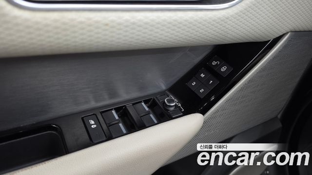 Land Rover Range Rover Velar 2018 — photo 35