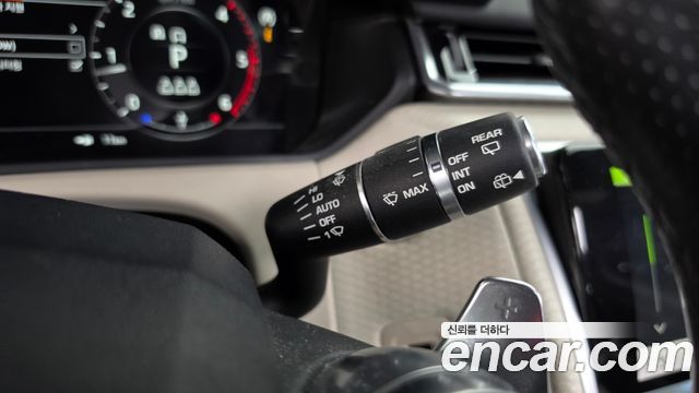 Land Rover Range Rover Velar 2018 — photo 36