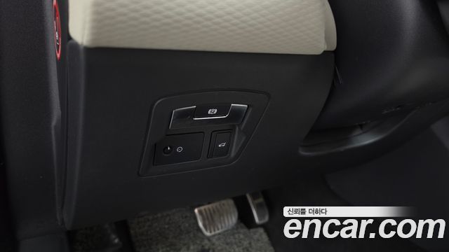 Land Rover Range Rover Velar 2018 — photo 37