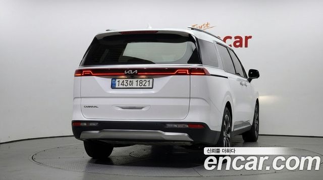 Kia Canival 2023 — photo 4