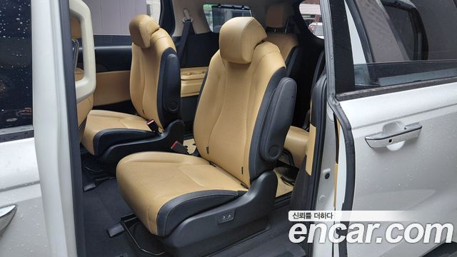Kia Canival 2023 — photo 18