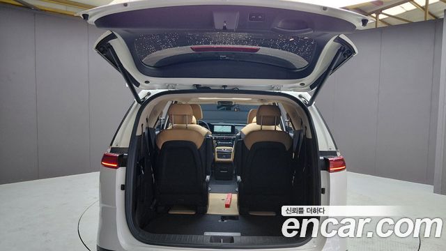 Kia Canival 2023 — photo 25