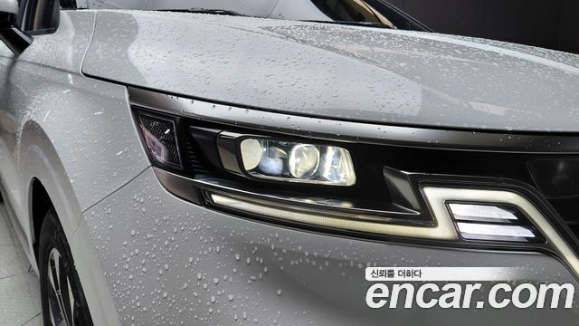 Kia Canival 2023 — photo 8